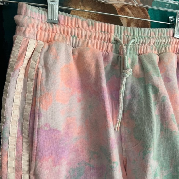 2018 Pharrell Williams x Adidas HU Printed Athletic Shorts Men's Size XS Tie Dye - Picture 9 of 16
